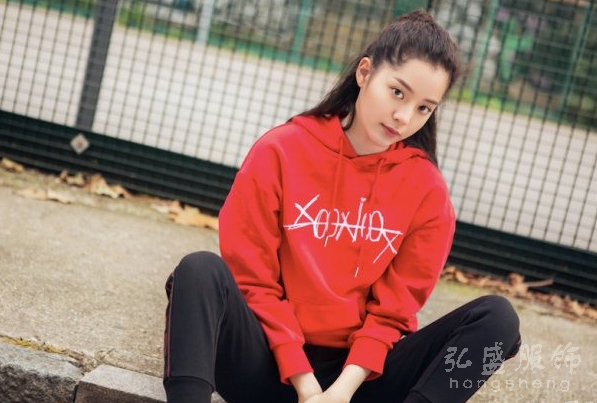 森馬與歐陽娜娜的聯(lián)名系列SEMIR x XOONOOX正式面市