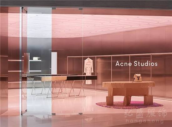 火遍宇宙的Acne Studios終于在三里屯開了旗艦店